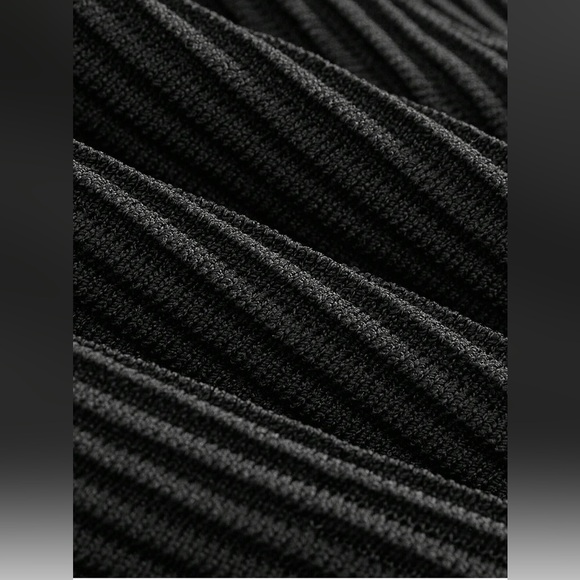 Mesh Pleated Sweater Skirt Black - Picture 8 of 14